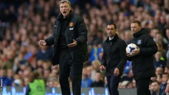 David Moyes remonstrates with his players during the 2-0 defeat to Everton