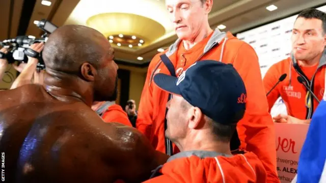 Shannon Briggs (left) and Wladimir Klitschko (right)