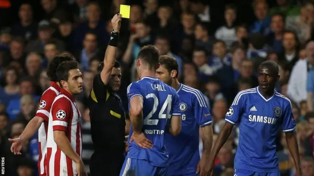 Gary Cahill gets a yellow card