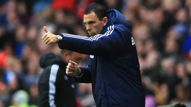 Sunderland manager Gus Poyet gestures to his team