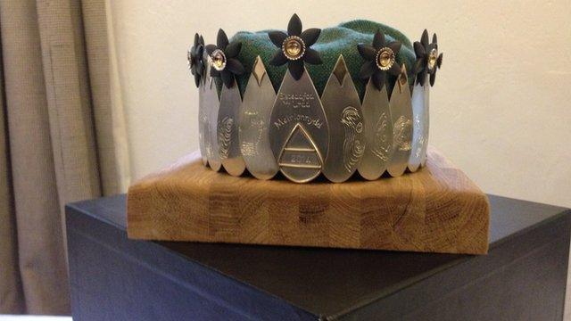 Bydd y Goron yn cael ei chyflwyno ar ddydd Gwener yr Eisteddfod