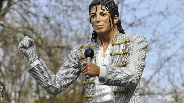 Michael Jackson statue