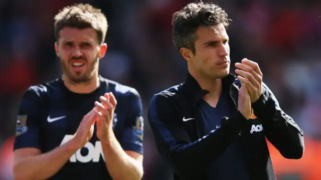 Michael Carrick and Robin Van Persie thank the fans after their match at Southampton