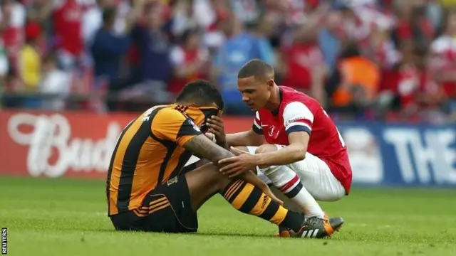 Kieran Gibbs consoles Tom Huddlestone