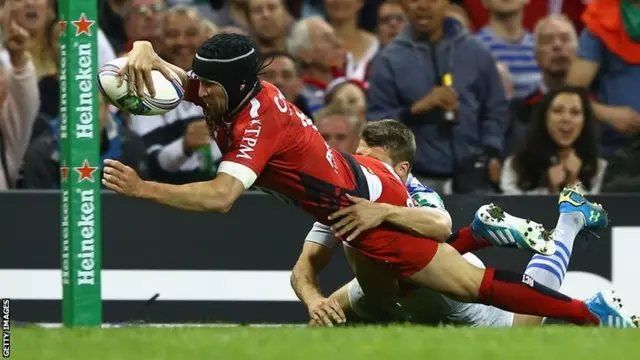 Matt Giteau scores a try for Toulon