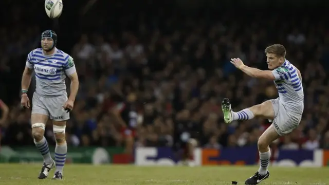 Owen Farrell kicks penalty