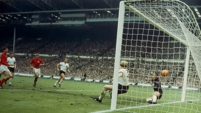 Martin Peters gives England a 2-1 lead against West Germany in the 1966 World Cup final