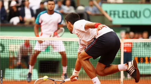 Novak Djokovic plays Jo-Wilfried Tsonga