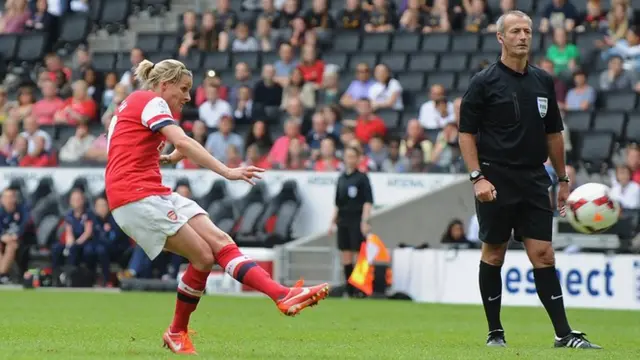 Kelly Smith puts Arsenal Ladies 1-0 up over Everton in the FA Women's Cup final