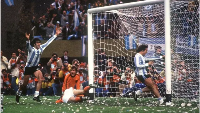 Argentina forward Mario Kempes (left) celebrates a goal in the 1978 World Cup final