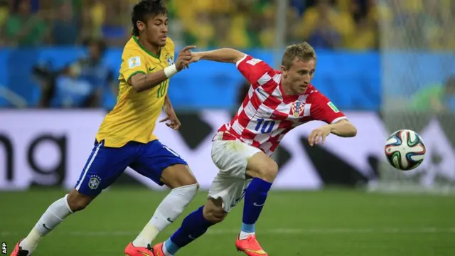 Neymar vies for the ball with Luka Modric