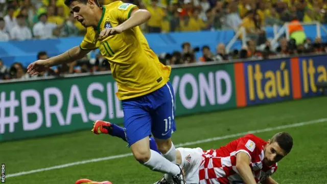 Oscar is fouled by Croatia's Sime Vrsaljko