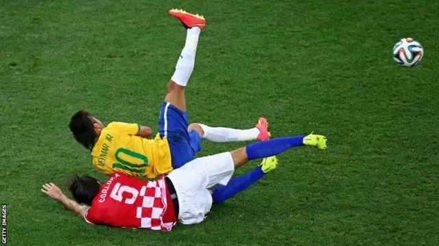 Neymar is tackled by Vedran Corluka