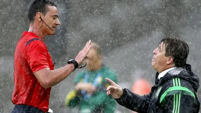 The Mexico manager berates the referee