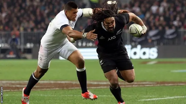 Ma'a Nonu bursts through