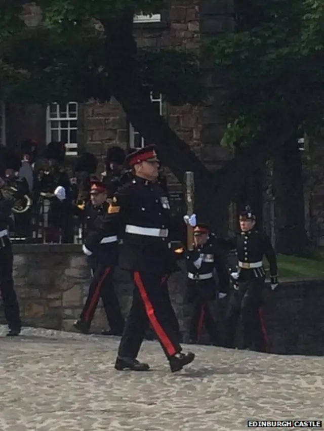 Baton arrives at Edinburgh castle