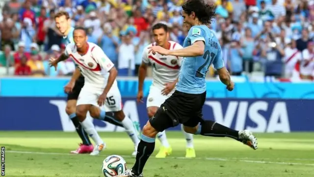 Edinson Cavani shoots