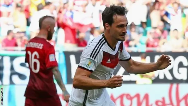 Mats Hummels celebrates