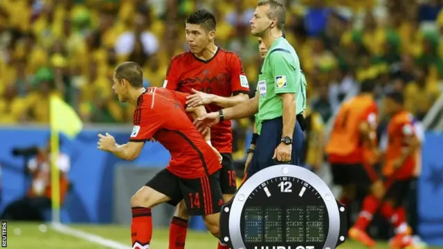 Mexico"s Javier Hernandez substitutes for Oribe Peralta