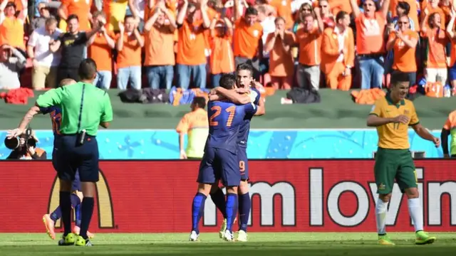 Memphis Depay is congratulated by Robin van Persie after his goal against Australia