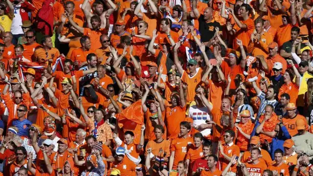 Netherlands fans in full voice as they take the lead over Australia