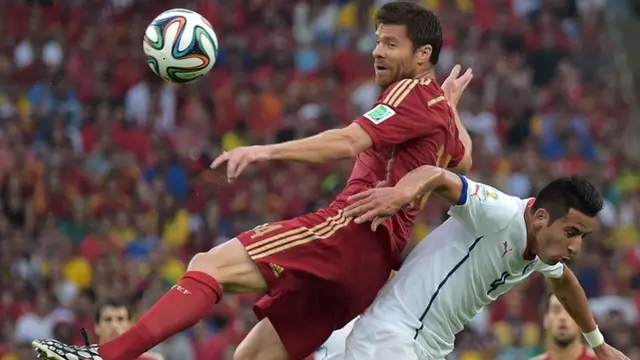 Xabi Alonso of Spain against Chile