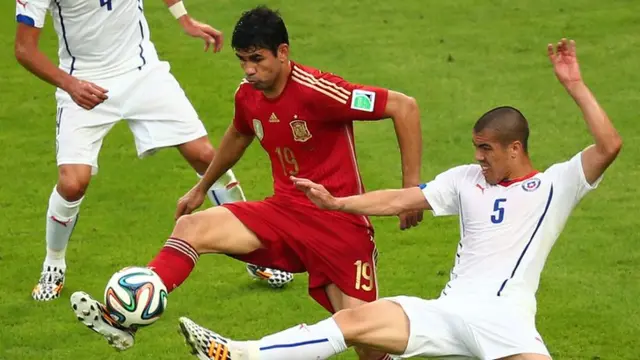 Diego Costa goes close for Spain