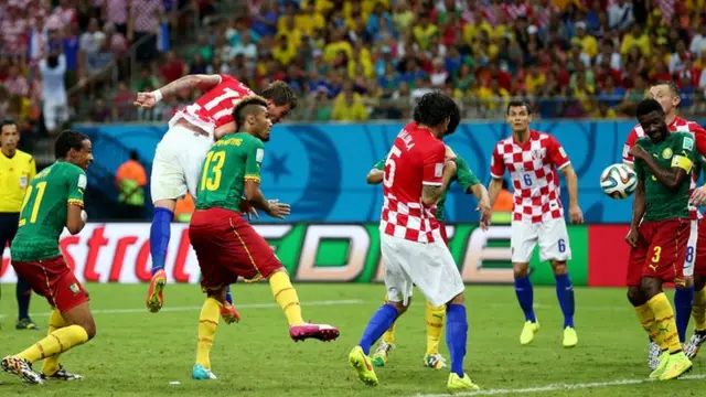 Mario Mandzukic puts Croatia 3-0 up against Cameroon