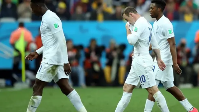 Danny Welbeck, Wayne Rooney and Daniel Sturridge walk off for half-time