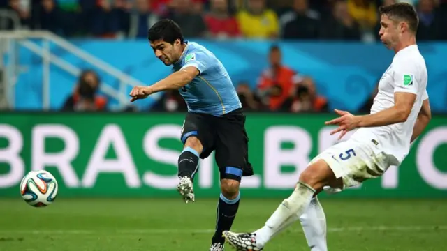 Luis Suarez scores Uruguay's second