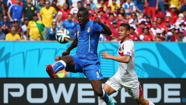 World Cup 2014: Mario Balotelli misses a good chance for Italy