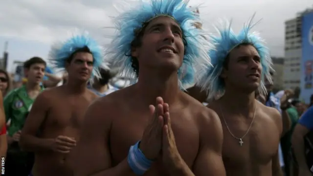 Argentina fans pray