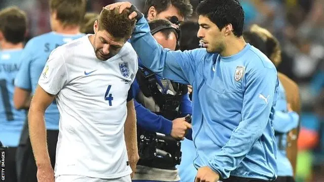 Steven Gerrard (left) with Luis Suarez