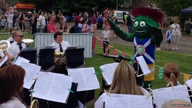 Clyde conducting