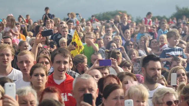 crowd in Hamilton for Queen's Baton