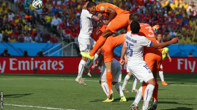 Leroy Fer scores Netherlands opening goal against Chile