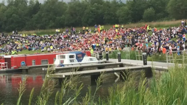 Falkirk Wheel baton crowds