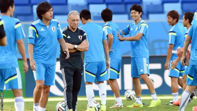 Japan coach Alberto Zaccheroni wathes training