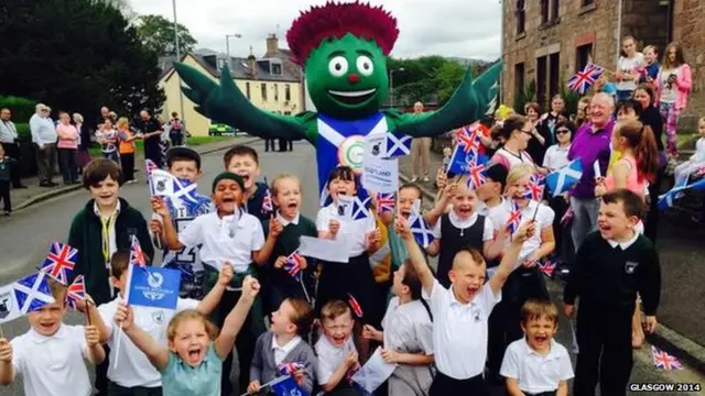 Clyde with children in Clackmannanshire