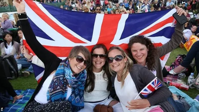 Andy Murray fans on Henman Hill