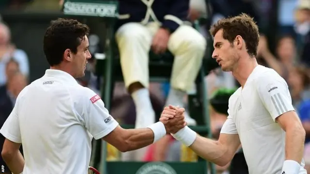 Andy Murray shakes hands with Roberto Bautista Agut