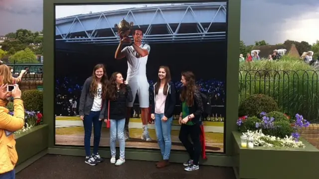 Fans with Andy Murray facade