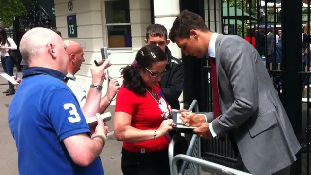 Steven Finn signing autographs