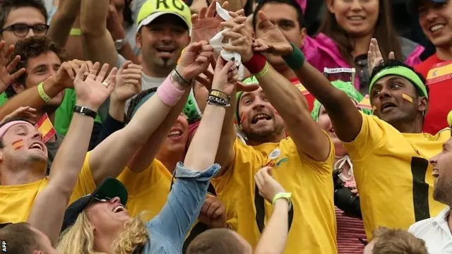 Fans battle for Nadal's headband