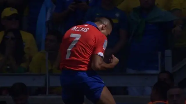 Alexis Sanchez celebrates