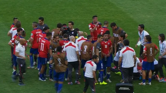 Chile players get instructions