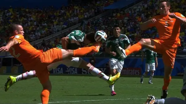 Dutch players kick Mexican player's head