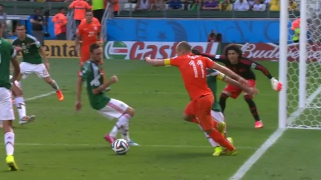 Arjen Robben goes down