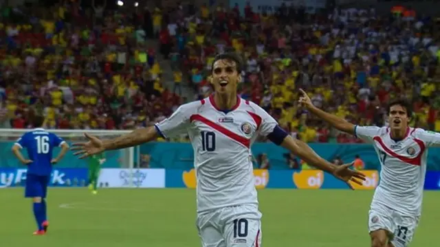 Bryan Ruiz celebrates