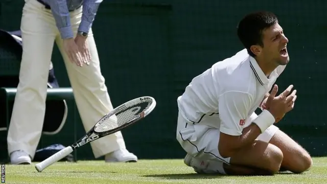 Novak Djokovic falls over in the third round